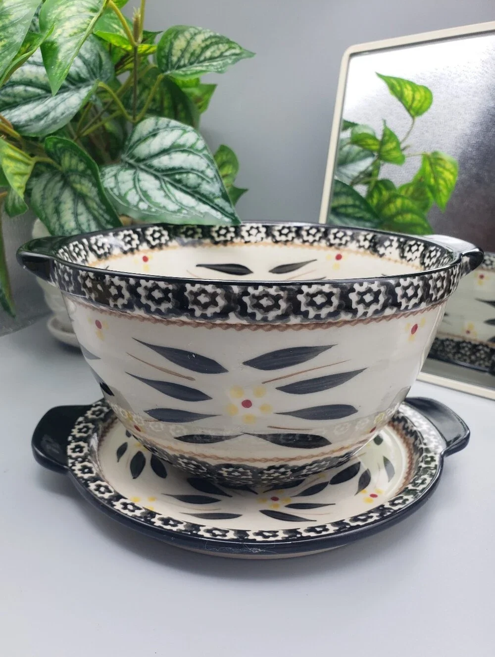 Temptations Ceramic Bowl w/Lid/Plate - Old World Black 1.5 Quart Size Vintage